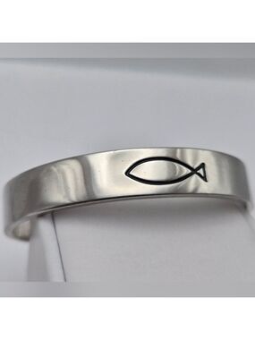 ✨2/$10✨ Stainless Steel Fish Pisces Horoscope March Cuff Bracelet Silver 2.5''